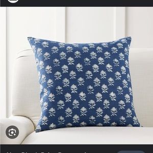 🎉 SALE 2 PB Noa Block Print 22”sq. Decorative Pillow Covers